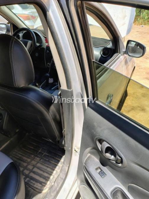 Nissan Sunny 2015 Silver Automatic Used for Sale in Cairo - 7