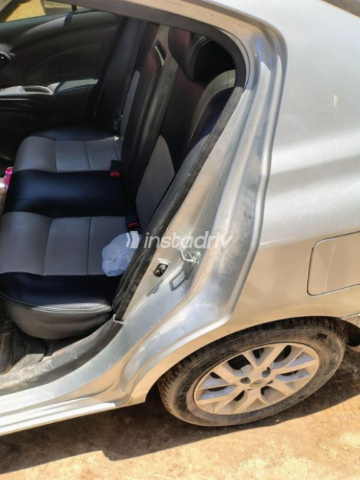 Nissan Sunny 2015 Silver Automatic Used for Sale in Cairo - 9