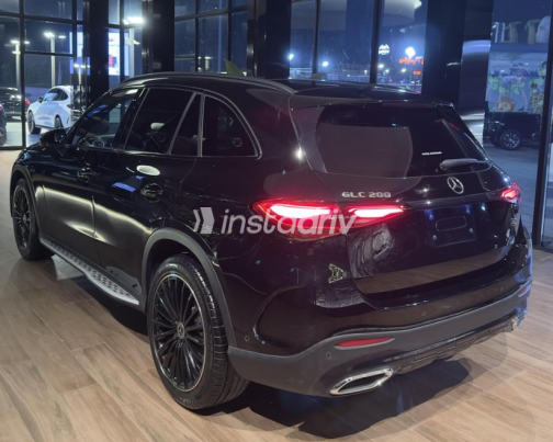 مرسيدس GLC 200 2023 أسود أوتوماتيك مستعملة للبيع في مدينة الشيخ زايد - 3