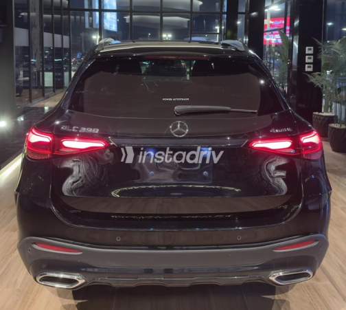 مرسيدس GLC 200 2023 أسود أوتوماتيك مستعملة للبيع في مدينة الشيخ زايد - 4