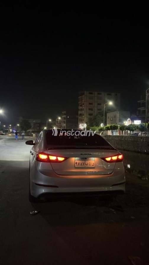 هيونداي إلنترا اى دى 2019 فضي أوتوماتيك مستعملة للبيع في الشرقية - 2