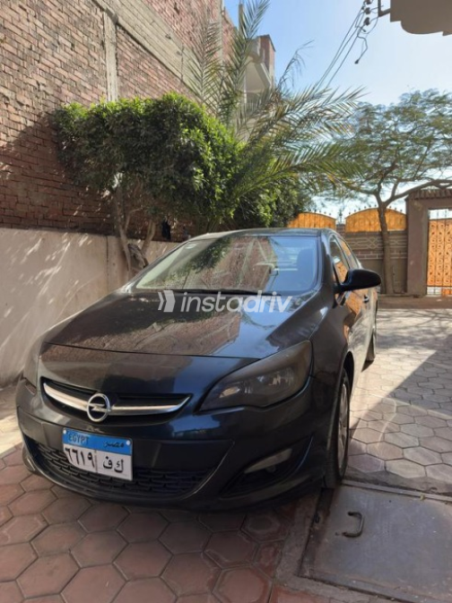 Opel Astra 2016 Black Automatic Used for Sale in Sharqia - 1