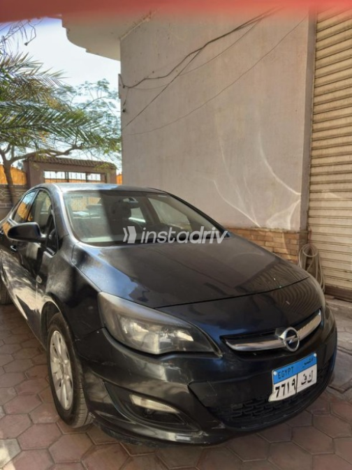 Opel Astra 2016 Black Automatic Used for Sale in Sharqia - 2