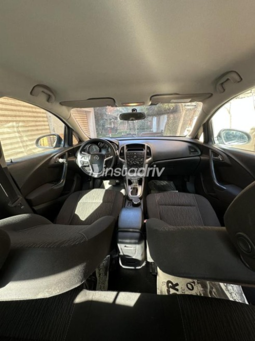 Opel Astra 2016 Black Automatic Used for Sale in Sharqia - 4