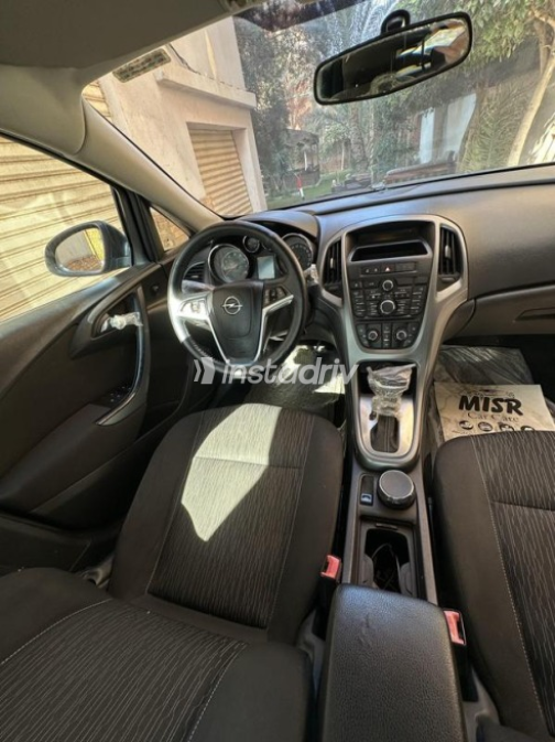Opel Astra 2016 Black Automatic Used for Sale in Sharqia - 5