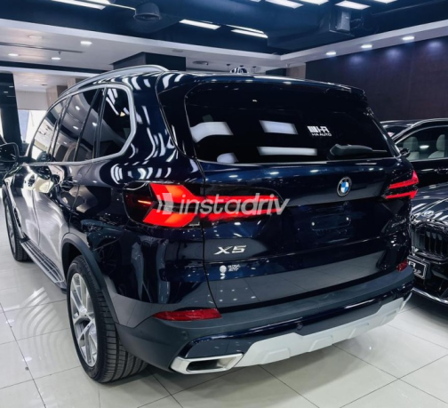 بي ام دبليو X5 2023 أزرق غامق أوتوماتيك مستعملة للبيع في القاهرة - 3