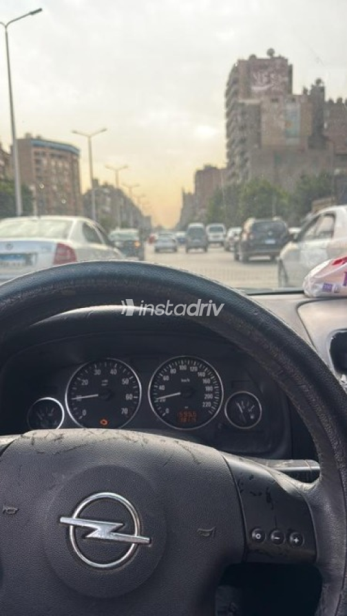 اوبل أسترا 2000 فضي يدوي مستعملة للبيع في القاهرة - 6