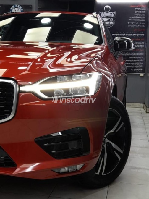 فولفو XC60 2019 أحمر غامق أوتوماتيك مستعملة للبيع في مدينة الشيخ زايد - 2
