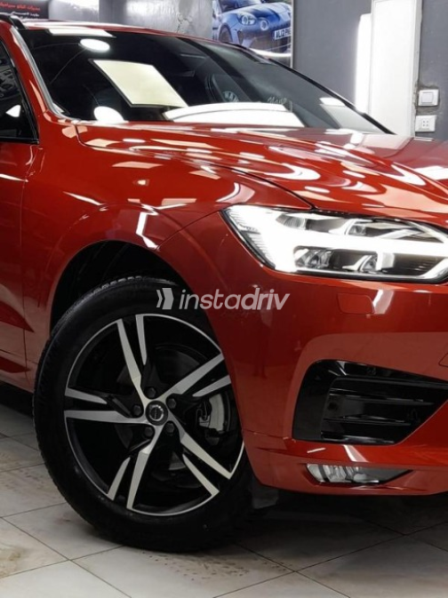 فولفو XC60 2019 أحمر غامق أوتوماتيك مستعملة للبيع في مدينة الشيخ زايد - 3