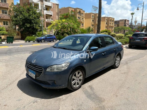 بيجو 301 2015 بترولي أوتوماتيك مستعملة للبيع في الإسكندرية - 1