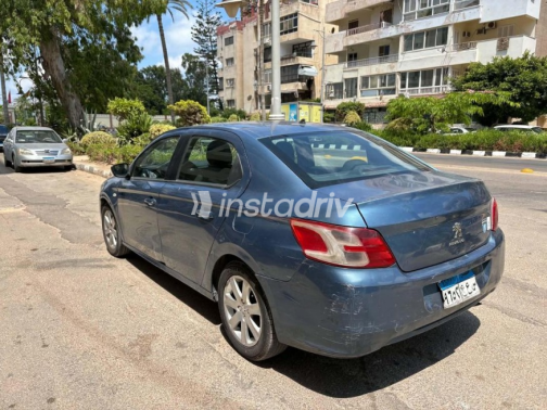 بيجو 301 2015 بترولي أوتوماتيك مستعملة للبيع في الإسكندرية - 3