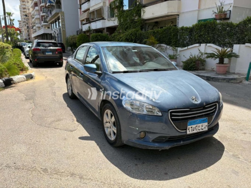 بيجو 301 2015 بترولي أوتوماتيك مستعملة للبيع في الإسكندرية - 4