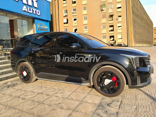 كيا سورينتو 2025 أسود أوتوماتيك مستعملة للبيع في القاهرة - 4
