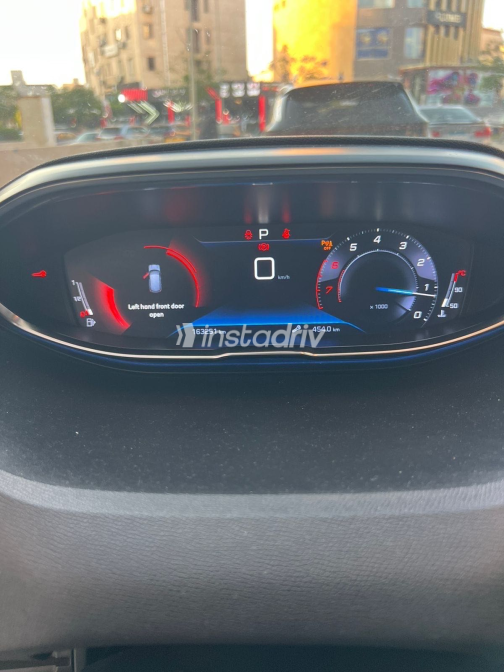 Peugeot 3008 2020 Red Automatic Used for Sale in Giza - 9