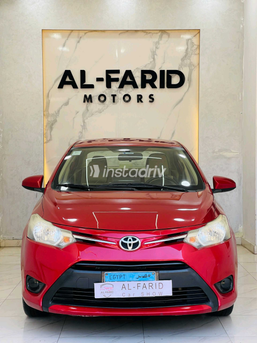 تويوتا ياريس 2015 أحمر أوتوماتيك مستعملة للبيع في الإسكندرية - 1