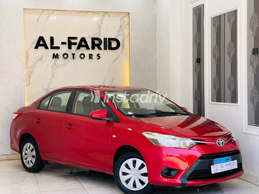 تويوتا ياريس 2015 أحمر أوتوماتيك مستعملة للبيع في الإسكندرية - 5