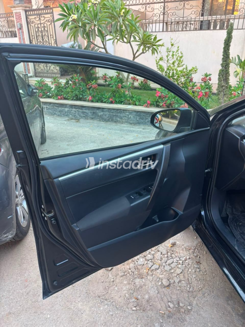 Toyota Corolla 2016 Black Automatic Used for Sale in Cairo - 1
