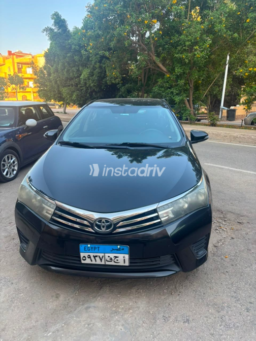 Toyota Corolla 2016 Black Automatic Used for Sale in Cairo - 2