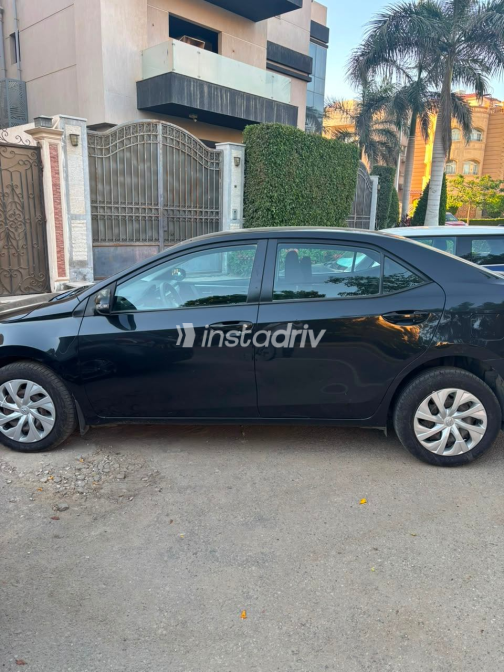 Toyota Corolla 2016 Black Automatic Used for Sale in Cairo - 5