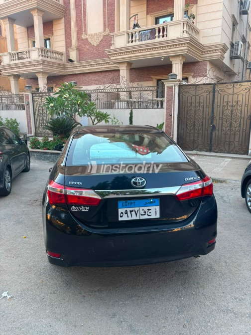 Toyota Corolla 2016 Black Automatic Used for Sale in Cairo - 6
