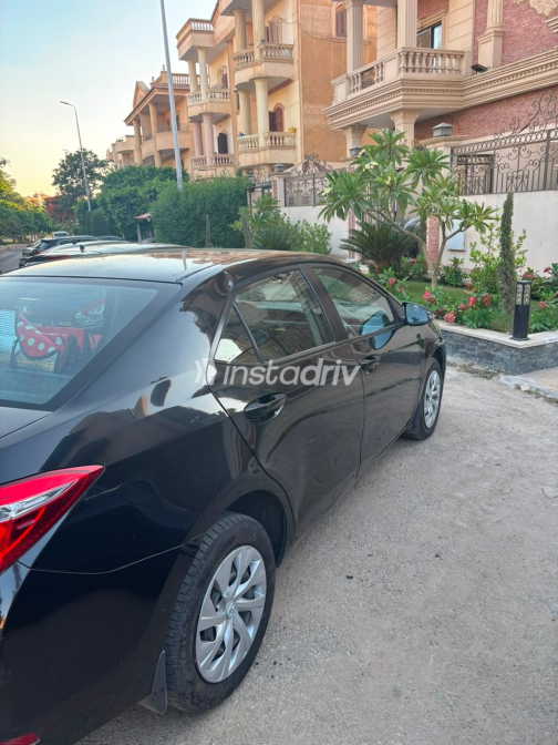Toyota Corolla 2016 Black Automatic Used for Sale in Cairo - 10