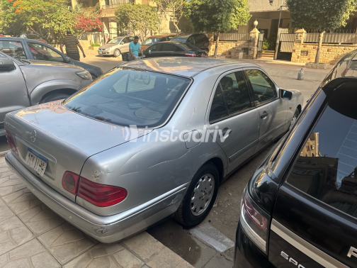 مرسيدس E 200 1998 فضي أوتوماتيك مستعملة للبيع في مدينة نصر - 9