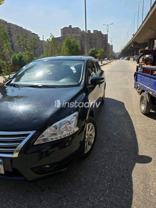 نيسان سنترا 2017 أسود أوتوماتيك مستعملة للبيع في الجيزة - 4
