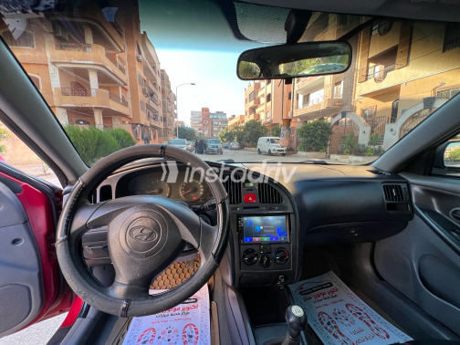 Hyundai Elantra 2006 White Manual Used for Sale in Cairo - 1