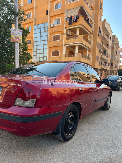 Hyundai Elantra 2006 White Manual Used for Sale in Cairo - 5