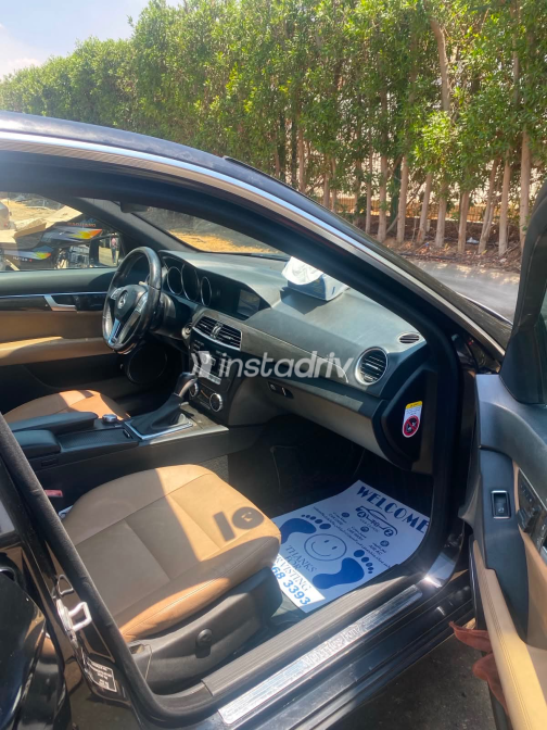 Mercedes C 250 2012 Black Automatic Used for Sale in Madinaty - 3