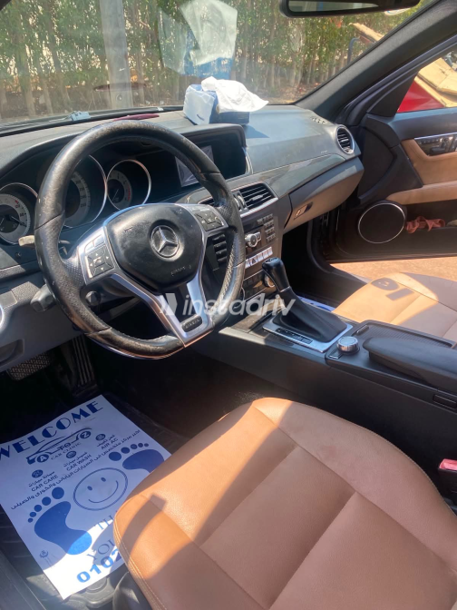 Mercedes C 250 2012 Black Automatic Used for Sale in Madinaty - 4