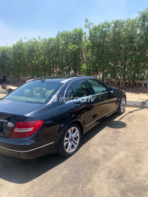 Mercedes C 250 2012 Black Automatic Used for Sale in Madinaty - 6