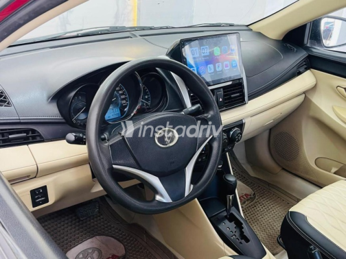 Toyota Yaris 2015 Red Automatic Used for Sale in Greater Cairo ( Cairo + Giza) - 3
