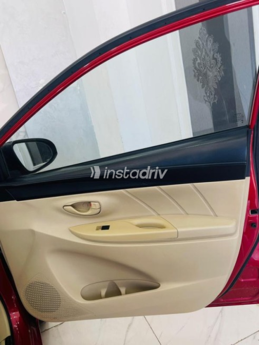 Toyota Yaris 2015 Red Automatic Used for Sale in Greater Cairo ( Cairo + Giza) - 7