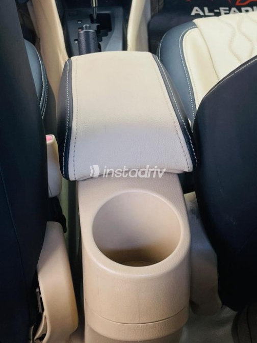 Toyota Yaris 2015 Red Automatic Used for Sale in Greater Cairo ( Cairo + Giza) - 8