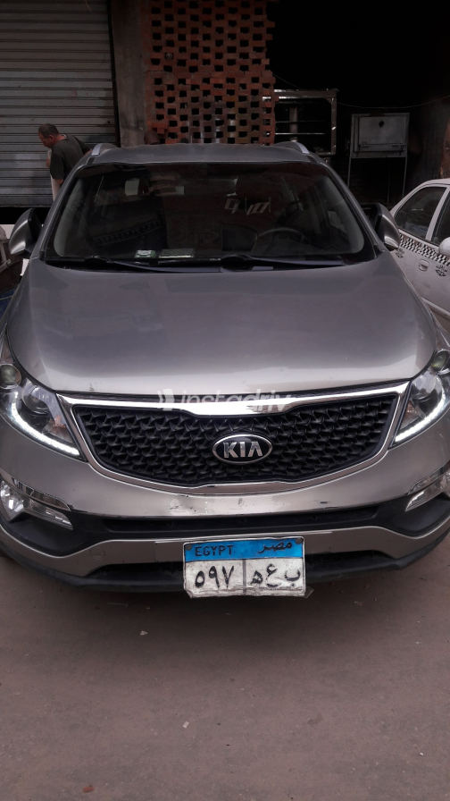 Kia Sportage 2016 Gold Automatic Used for Sale in Ain Shams - 3