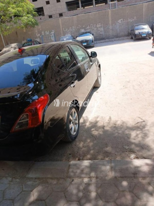 Nissan Sunny 2014 Black Automatic Used for Sale in Cairo - 3