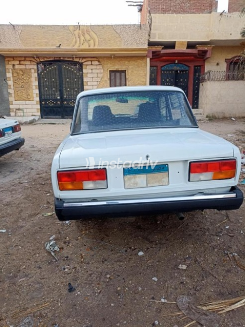لادا 2107 2006 أبيض يدوي مستعملة للبيع في البحيرة - 1