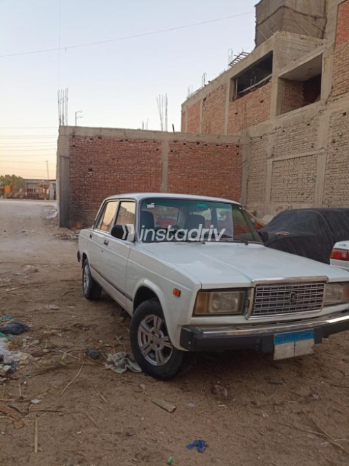 لادا 2107 2006 أبيض يدوي مستعملة للبيع في البحيرة - 2