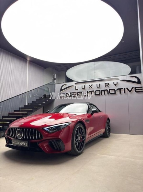 Mercedes SL Class 2024 Red Automatic Used for Sale in Cairo - 4