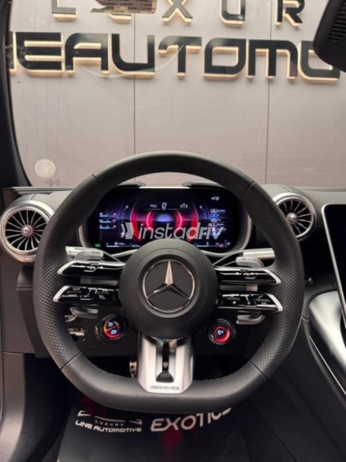 Mercedes SL Class 2024 Red Automatic Used for Sale in Cairo - 5