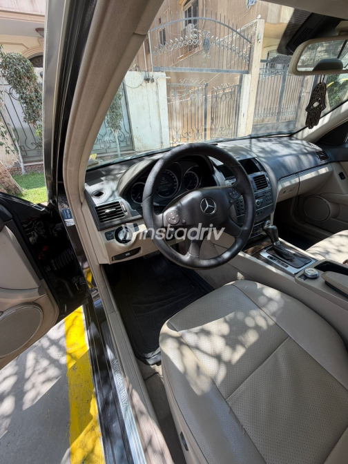 Mercedes C 250 2010 Black Automatic Used for Sale in Cairo - 4