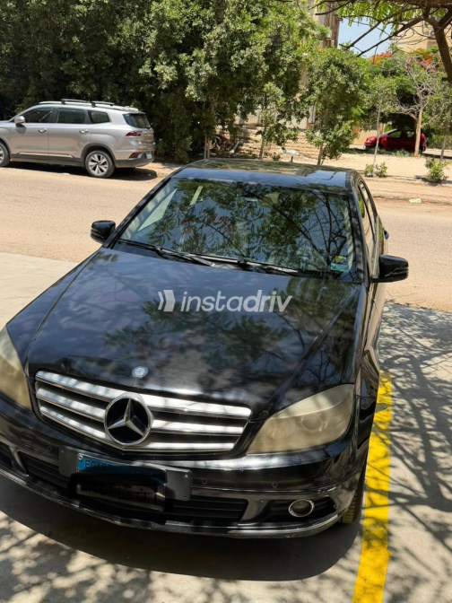 Mercedes C 250 2010 Black Automatic Used for Sale in Cairo - 6