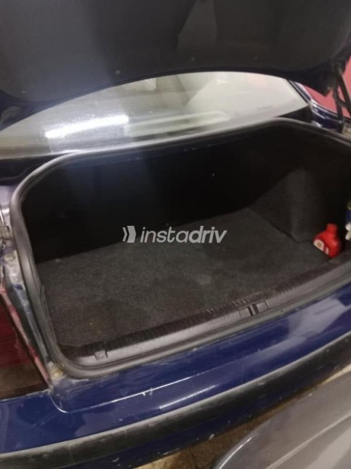فولكس فاغن باسات 2000 أزرق غامق أوتوماتيك مستعملة للبيع في العاشر من رمضان - 4