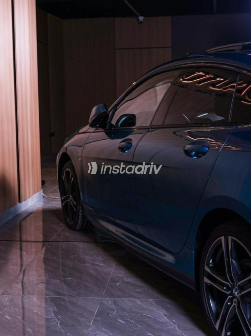 بي ام دبليو 218 i 2021 أزرق غامق أوتوماتيك مستعملة للبيع في القاهرة - 10