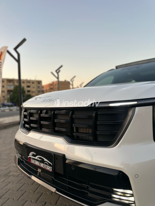 كيا سورينتو 2024 أبيض أوتوماتيك مستعملة للبيع في مدينة نصر - 8