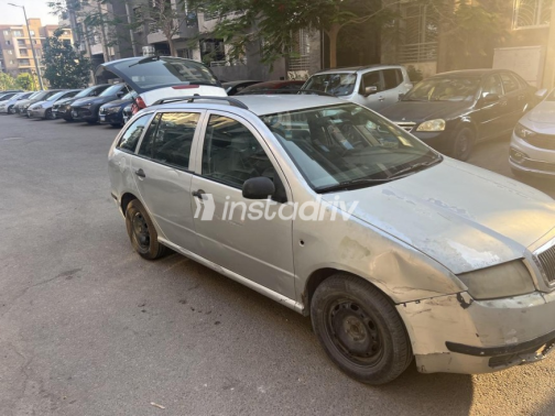 سكودا فابيا 2003 فضي أوتوماتيك مستعملة للبيع في 6 أكتوبر - 3