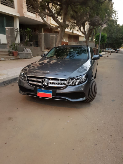 Mercedes E 180 2018 Gray Automatic Used for Sale in Heliopolis - 5