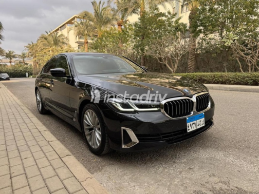 بي ام دبليو 520 2021 أسود أوتوماتيك مستعملة للبيع في القاهرة - 2