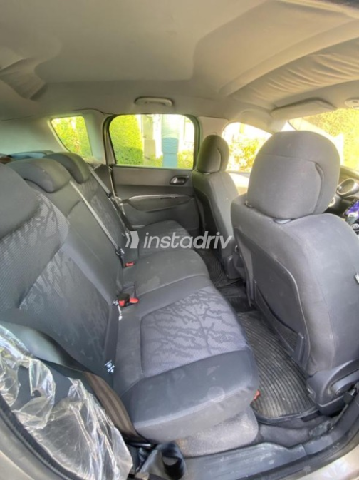Peugeot 3008 2013 Gold Automatic Used for Sale in Cairo - 4